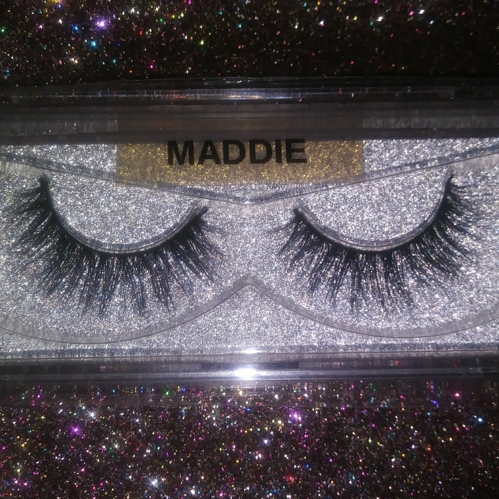 Lashes - Picture 2 of 8